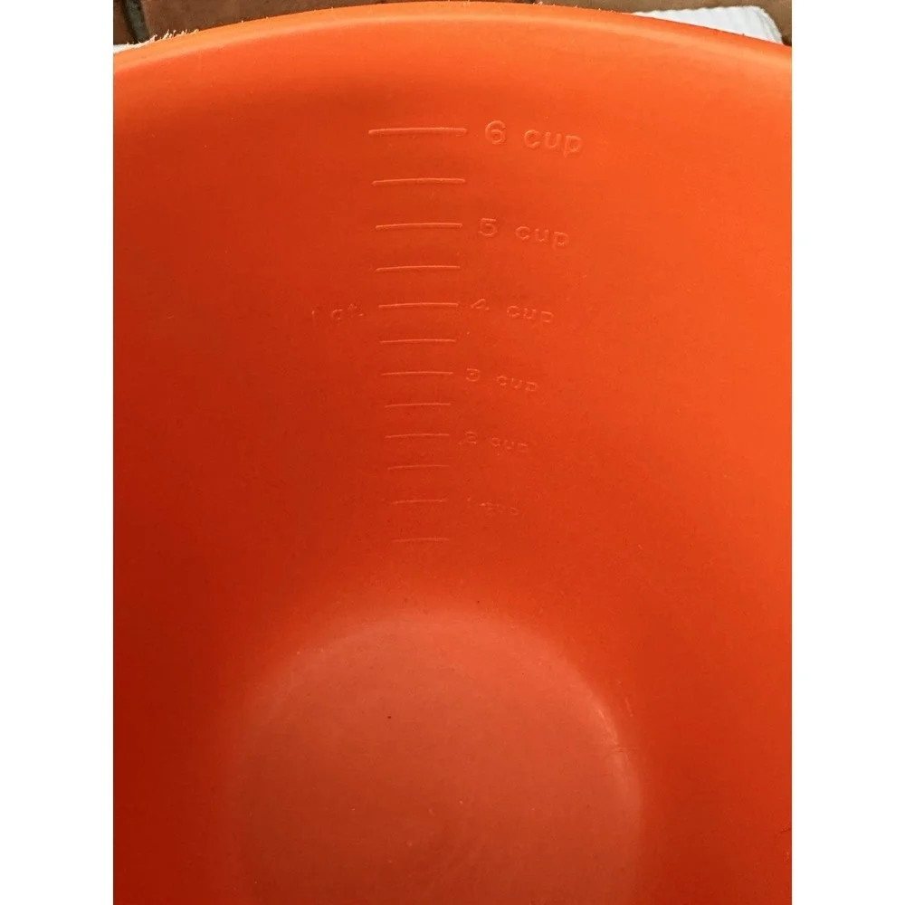 Vtg Rubbermaid Orange Batter Bowl Measuring 1.5 Qt 6 Cup  Grip N Mix‎ #2661  USA